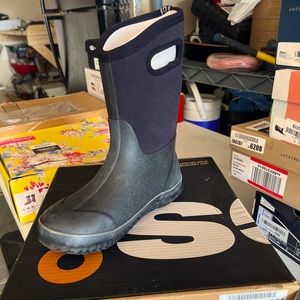 Kids boots size 5 brand new